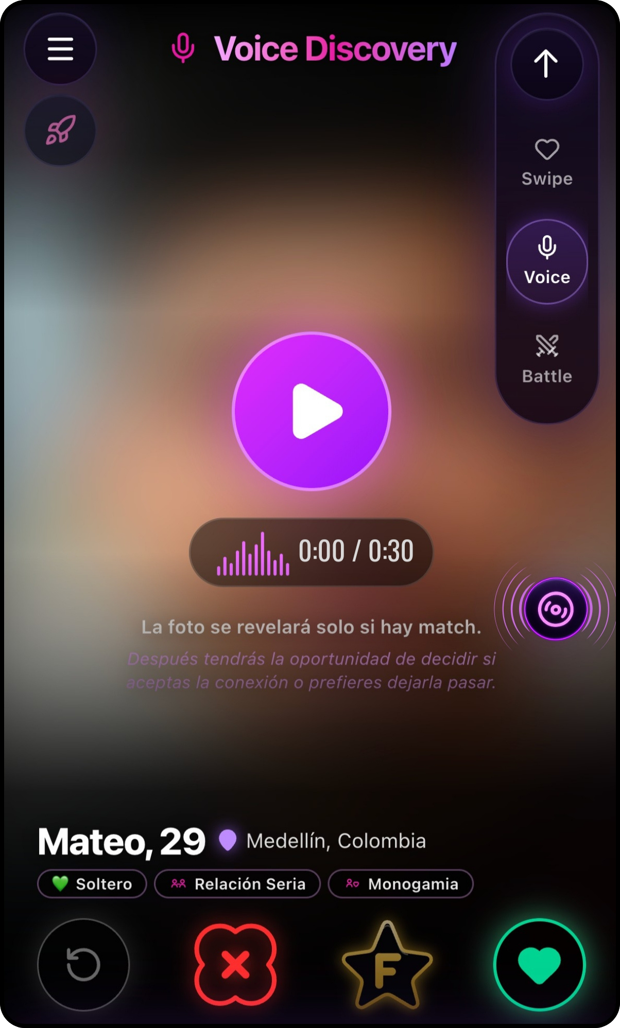 Captura de Voice Discovery: intro de voz con la foto del perfil oculta, que solo se revela tras un match de voz mutuo.
